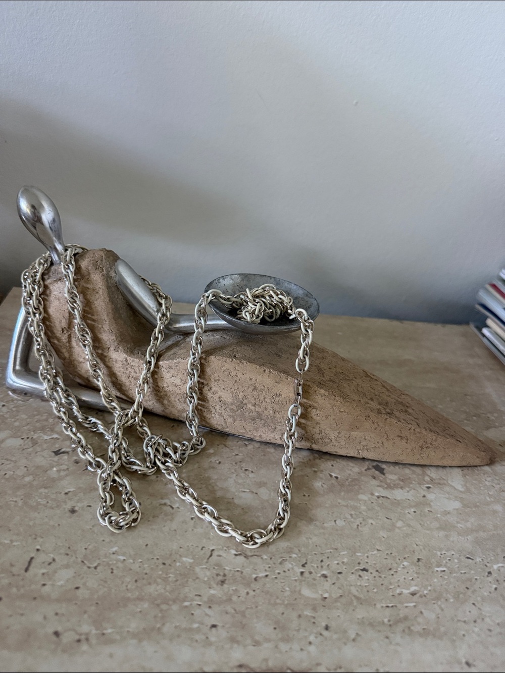 Eye-catching chunky silver-tone/white interlocking chain design